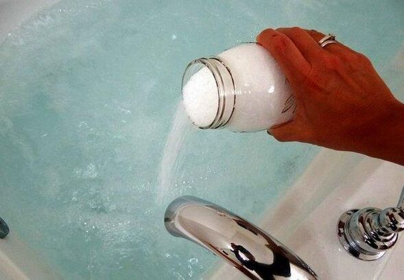 Penis büyütme için sodalı sıcak banyo